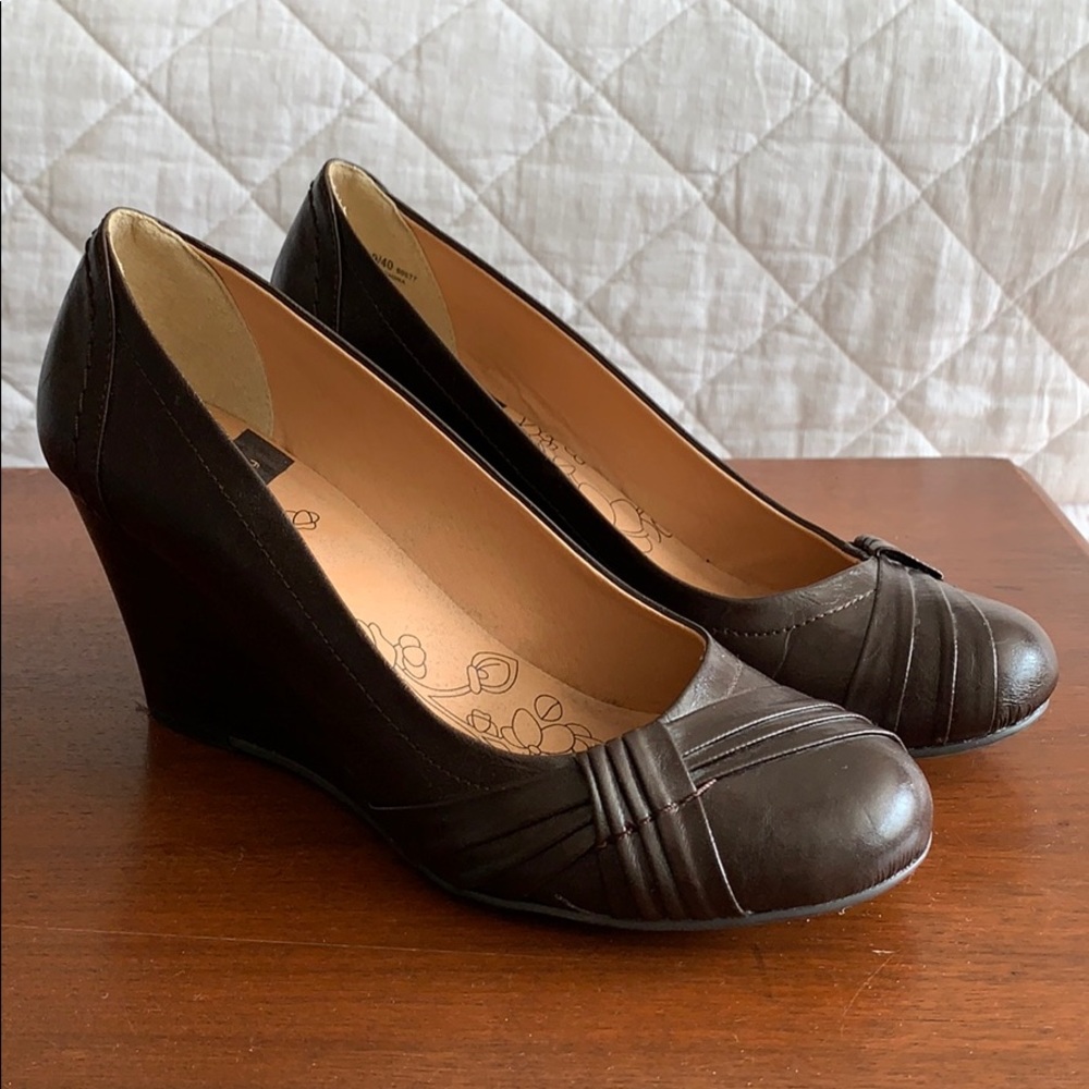 Chinese Laundry Wedges